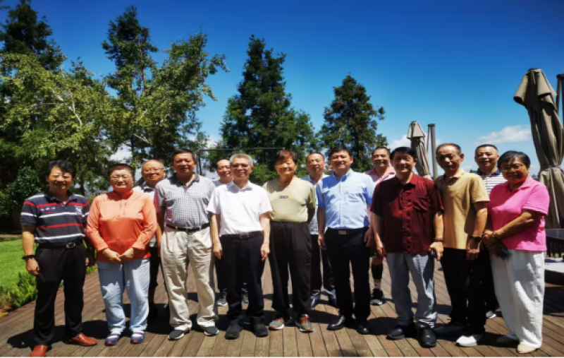 省贸促会领导赴鼓岭看望退休党员干部